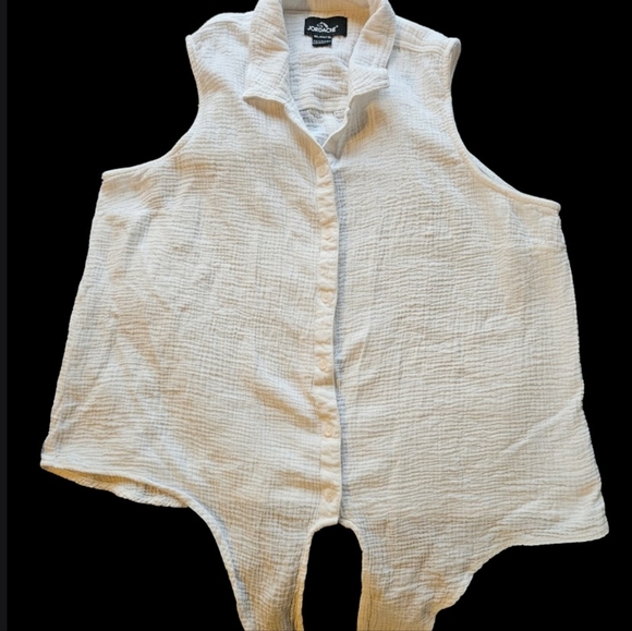 Jordache Cream Coloured Collared Button Up Sleeveless Blouse with Waist Tie - Picture 2 of 5